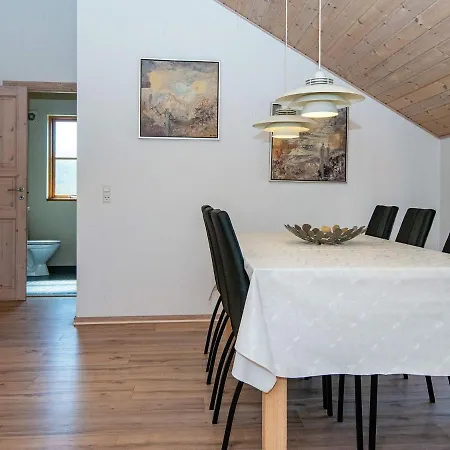 Three-bedroom Holiday In 13 Hemmet