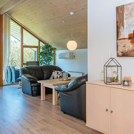 Three-bedroom Holiday In 13 Ferienhaus