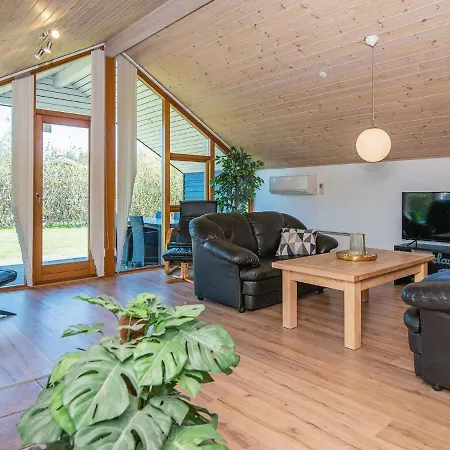 Three-bedroom Holiday In 13 * Hemmet