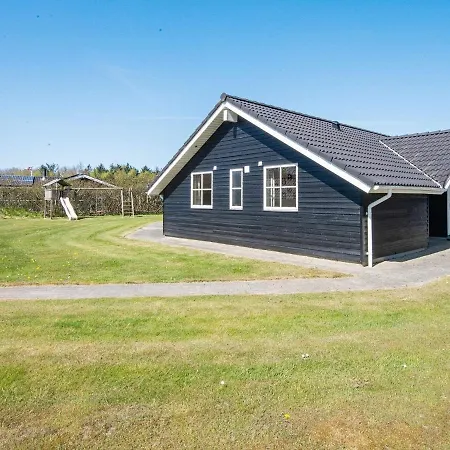 Three-bedroom Holiday In 13 Hemmet