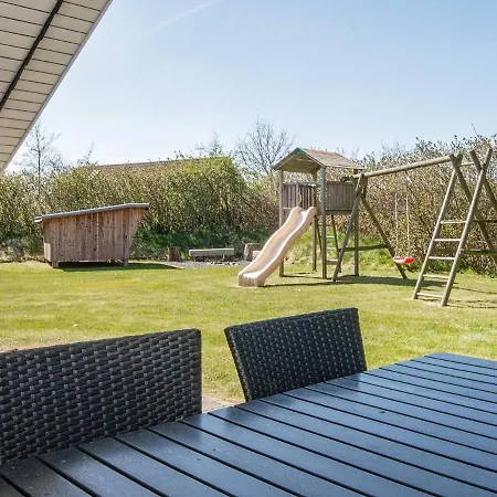 Three-bedroom Holiday In 13 Ferienhaus *