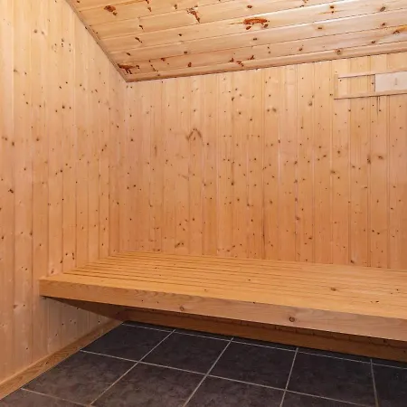 Three-bedroom Holiday In 13 Ferienhaus *