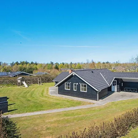 Ferienhaus Three-bedroom Holiday In 13 Hemmet