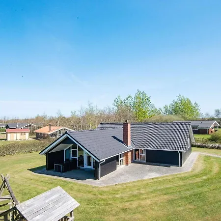 Three-bedroom Holiday In 13 Ferienhaus